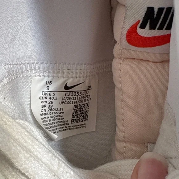 Nike Women’s Blazer Mid 77 White and Black Sneakers size 9 - Picture 5 of 6